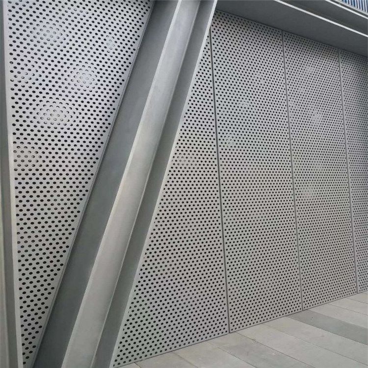 Kwadratowy otwór Aluminium / Stal nierdzewna 304 Perforowany metalowy panel / Perforowana metalowa siatka druciana